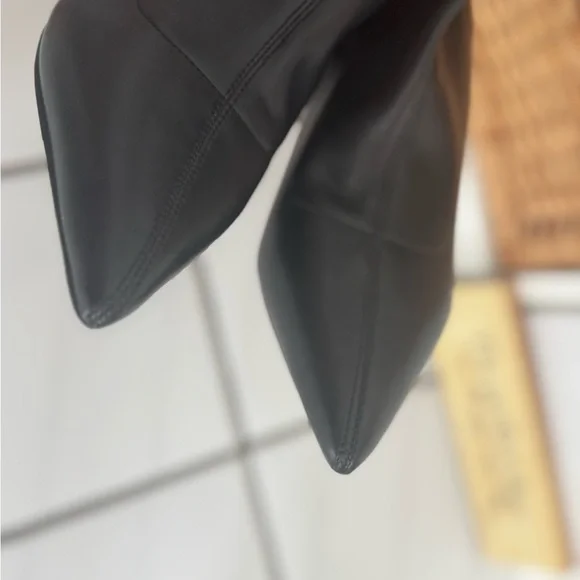 Abound Black Pointed Toe Kitten Heel Boots – Size 7MMinimalist Ankle Booties Heeled Boots